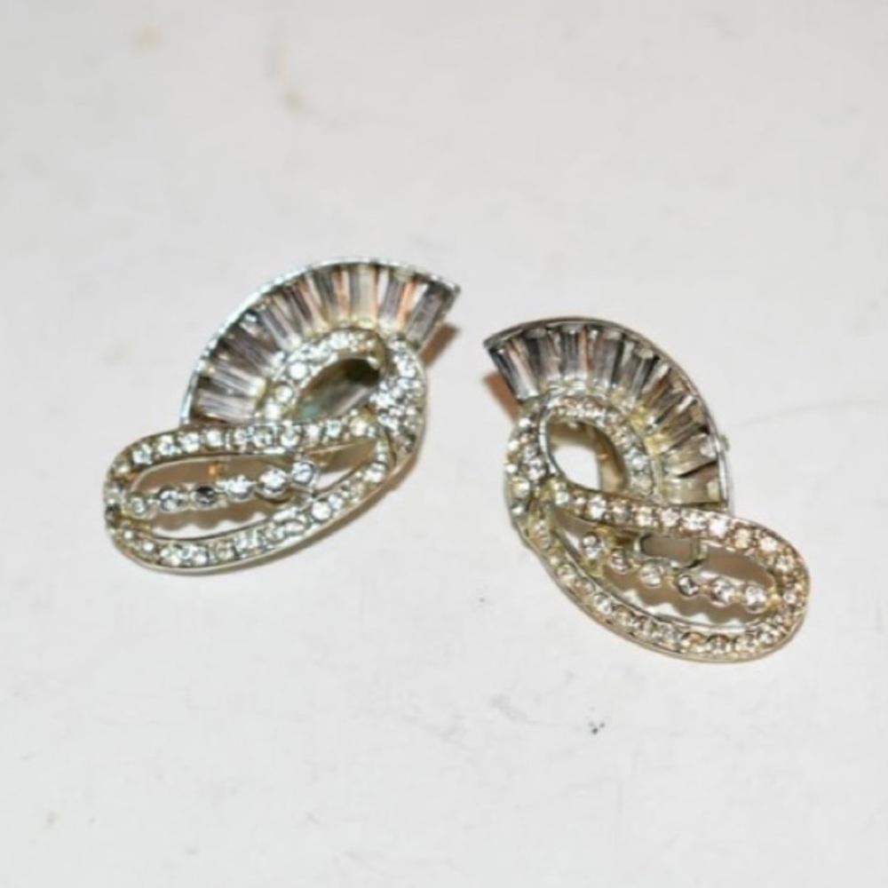 Vintage silver tone rhinestone Earrings